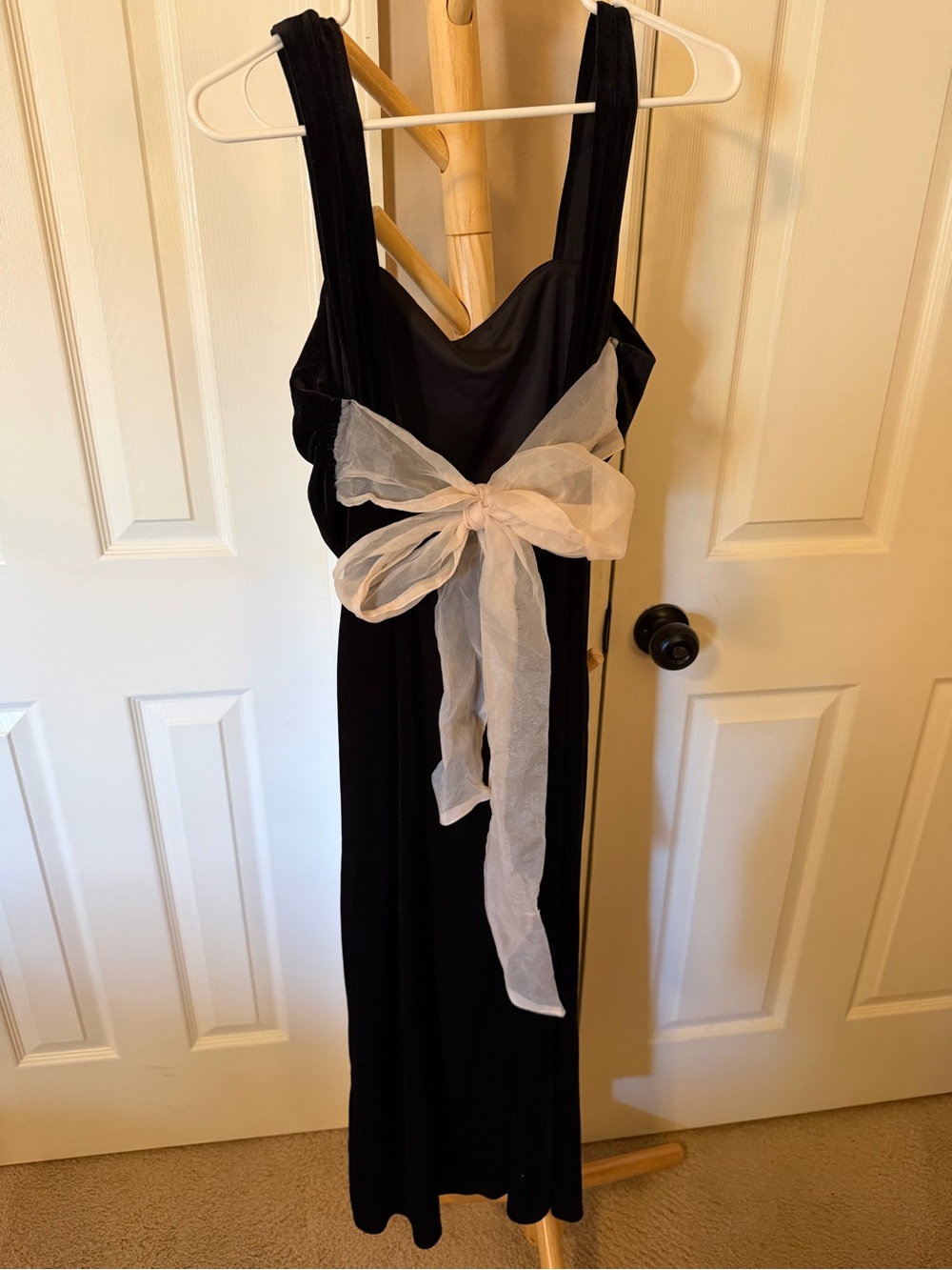 Cider Black Bow-Back Maxi Dress — XL